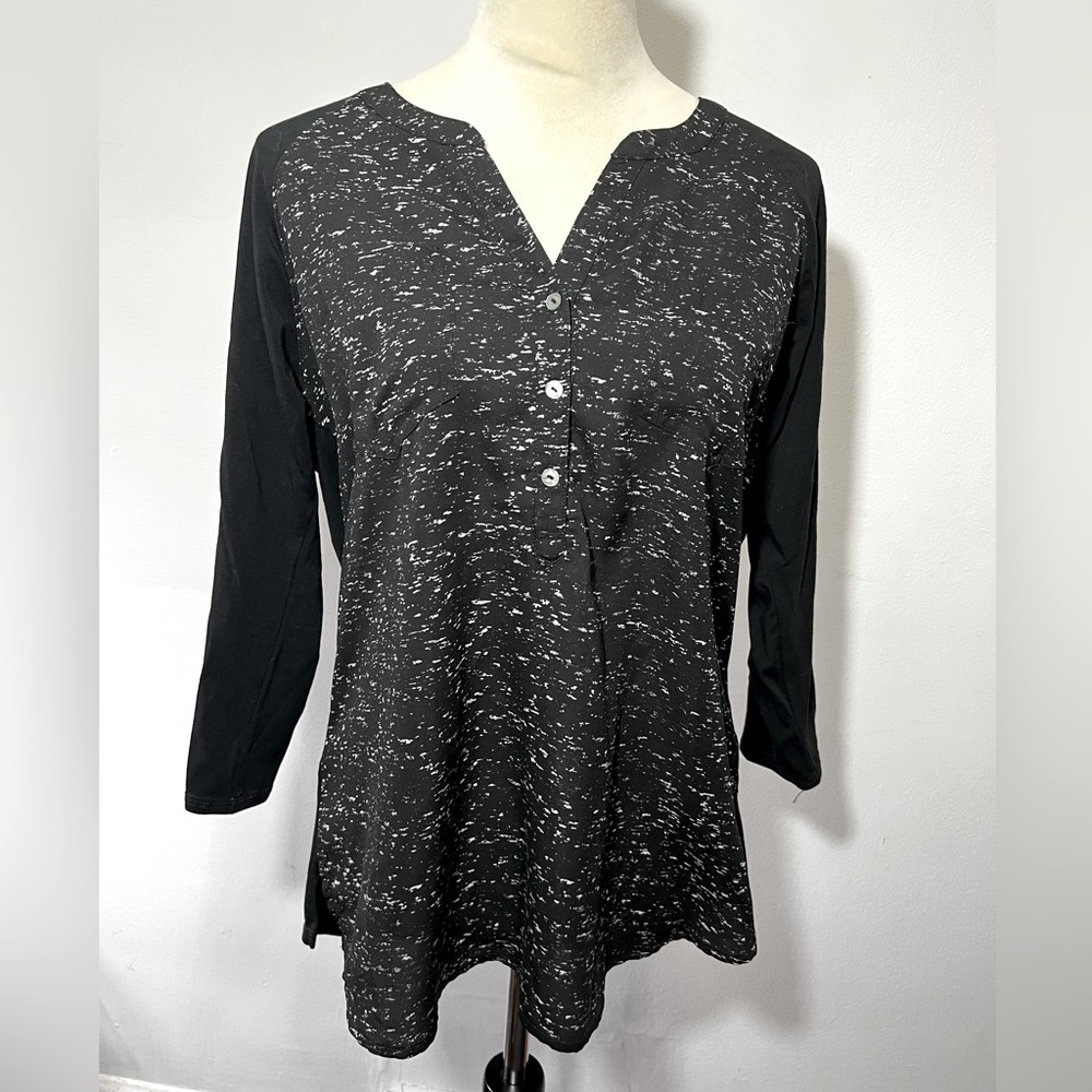 2 shirt bundle. Express quarter sleeve casual tops (one black, one neutral), L